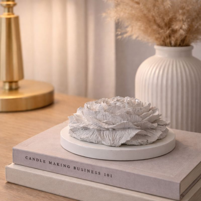 Dekoratyvinė gėlė „Bijūnas“-rankų darbo gipsinė figūrėlė interjerui