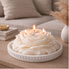 Žvakė „Baltoji rožė“ – žvakė su padėkliuku